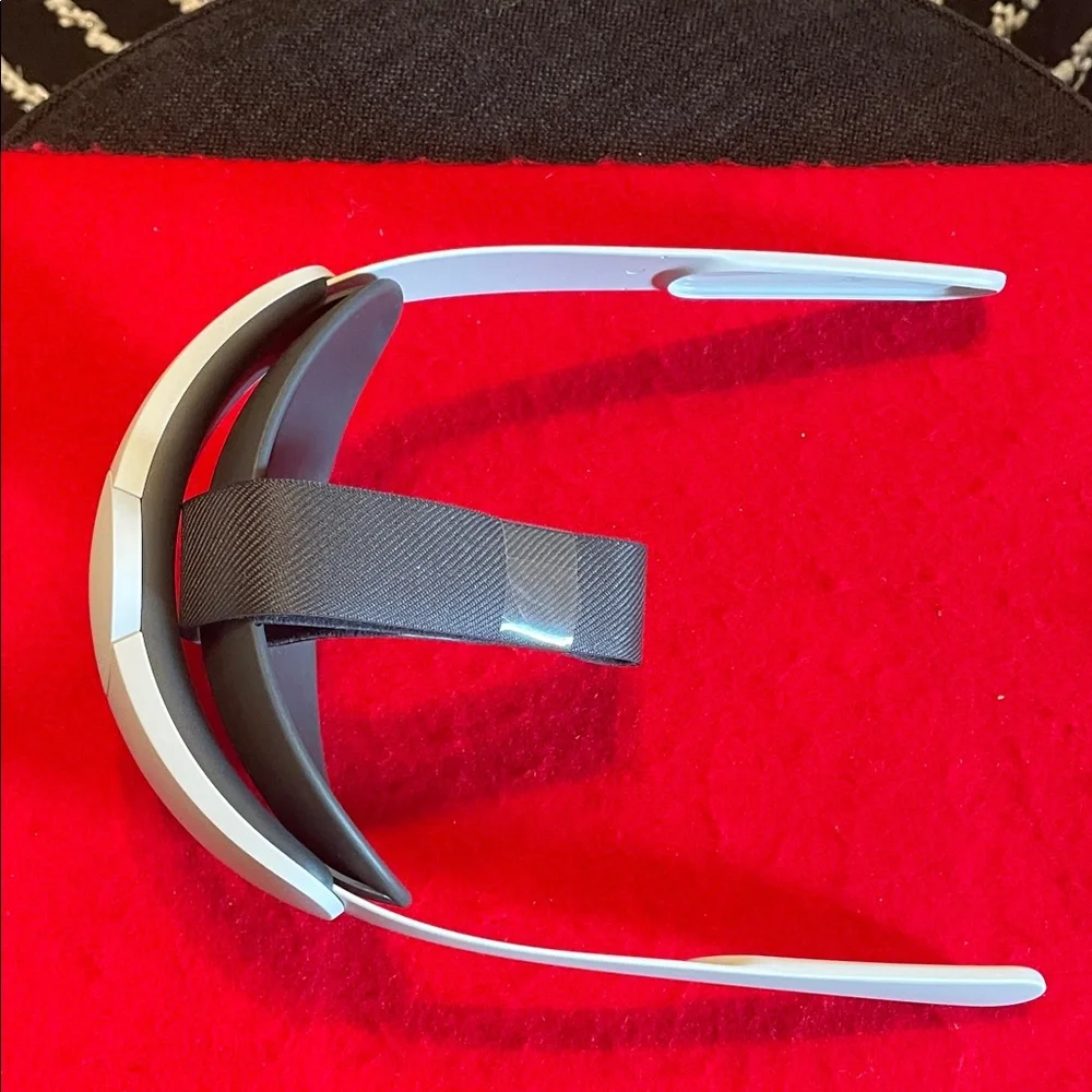 Oculus Quest 2 Elite Strap in White and Black